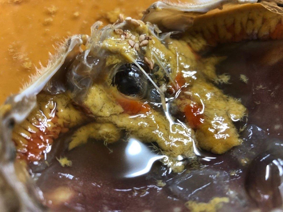 Close-up image of fresh soy sauce marinated crab from Ahyeondong, featuring its vibrant colors and glossy texture, showcasing the traditional Korean delicacy.